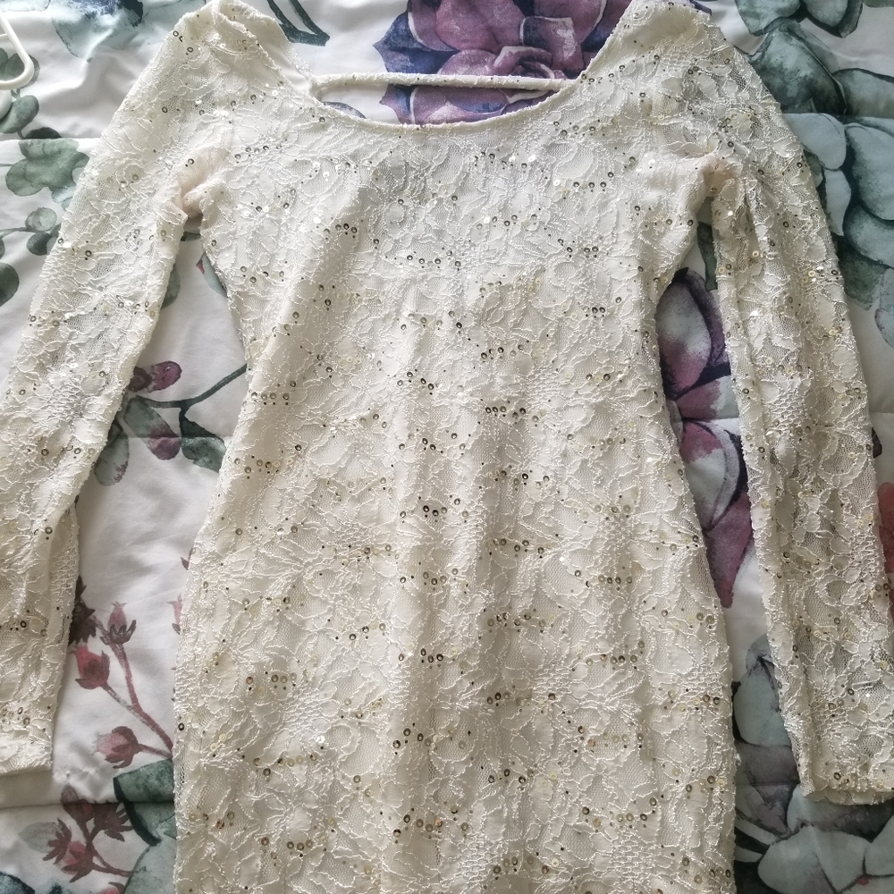 Lace long sleeve prom/party dress